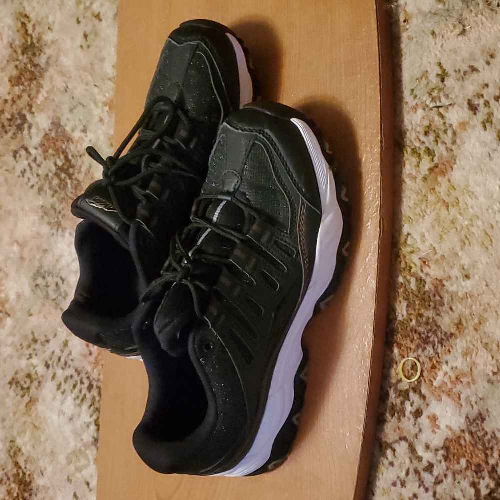 Womens tennis shoes
